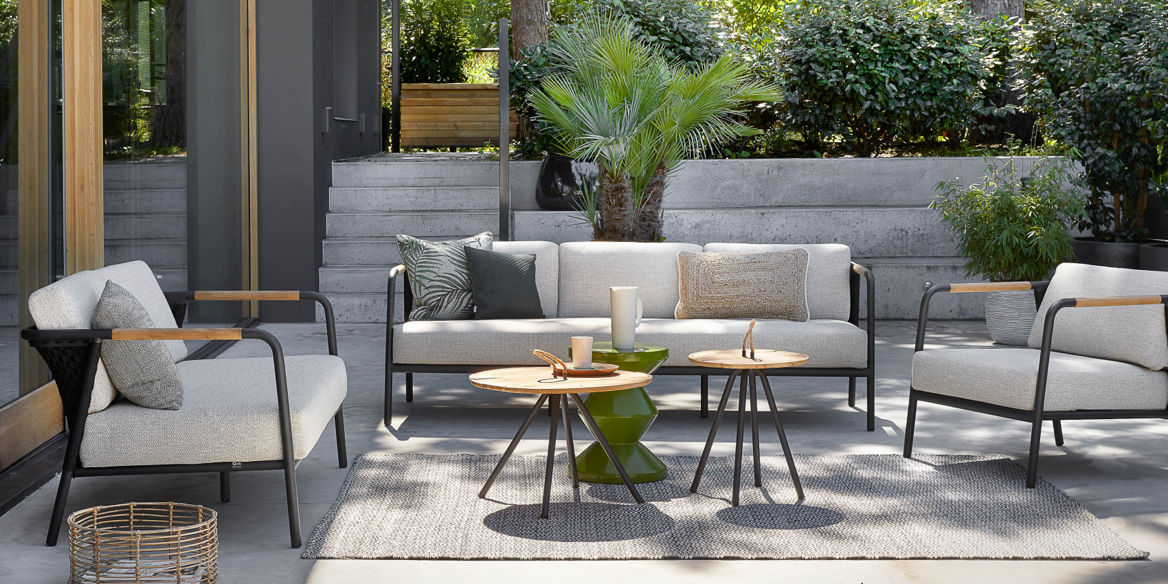 Sedací sestava s pásovým výpletem