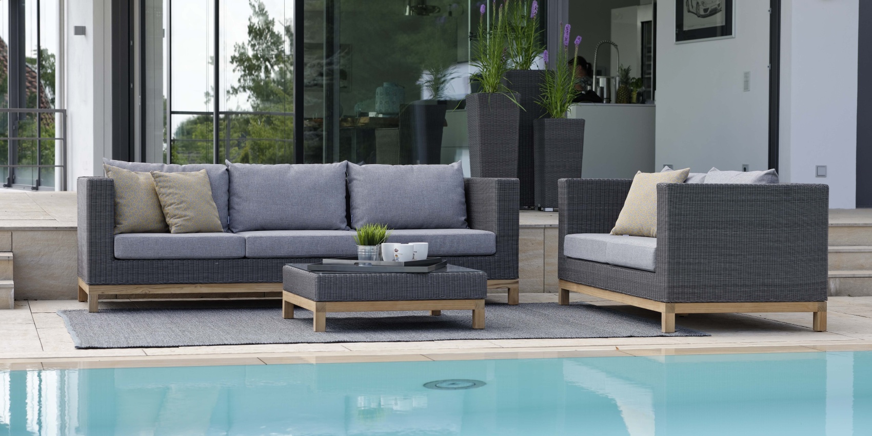 Modulová sedací sestava z umělého ratanu